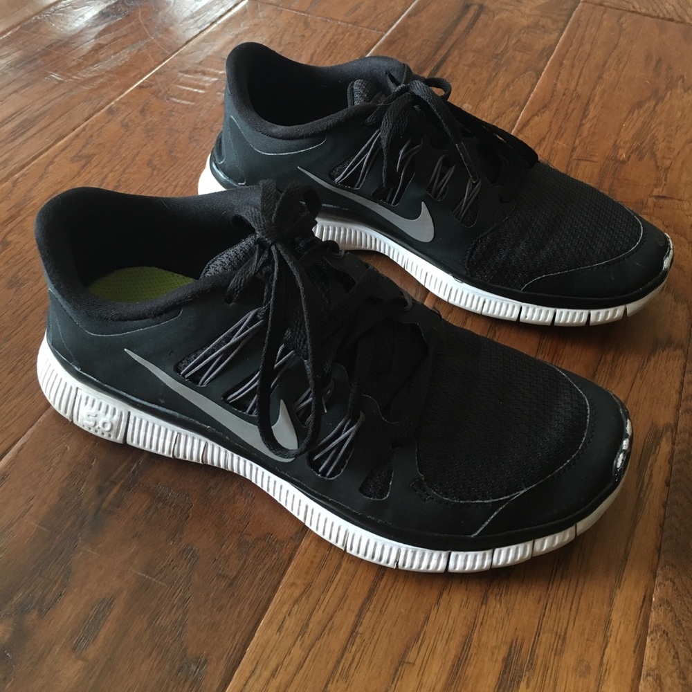 women's black nike running shoes