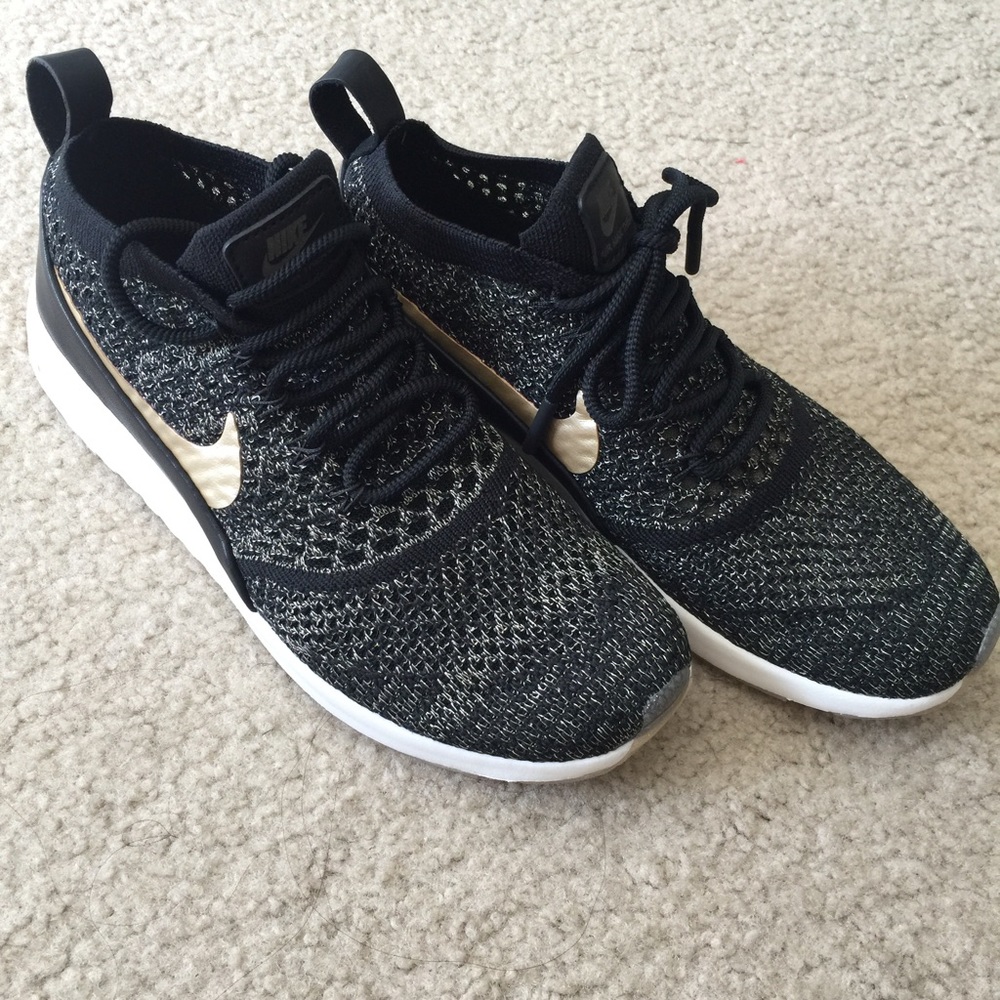Women's Nike Thea Air Max sz 7