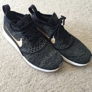 Women's Nike Thea Air Max sz 7