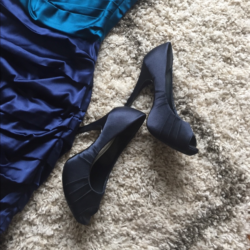 Navy blue peep-toe heels, size 5