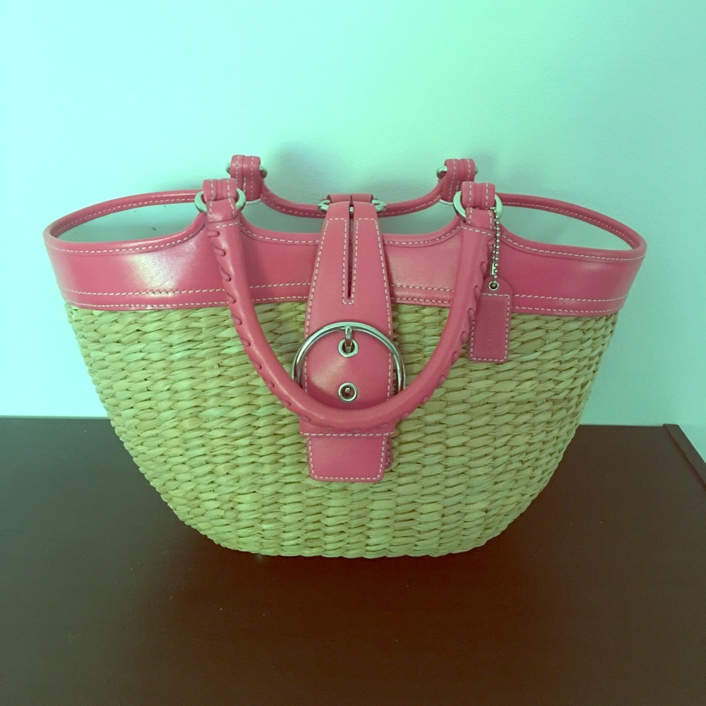 Coach Straw Basket Tote bag 💕💕💕