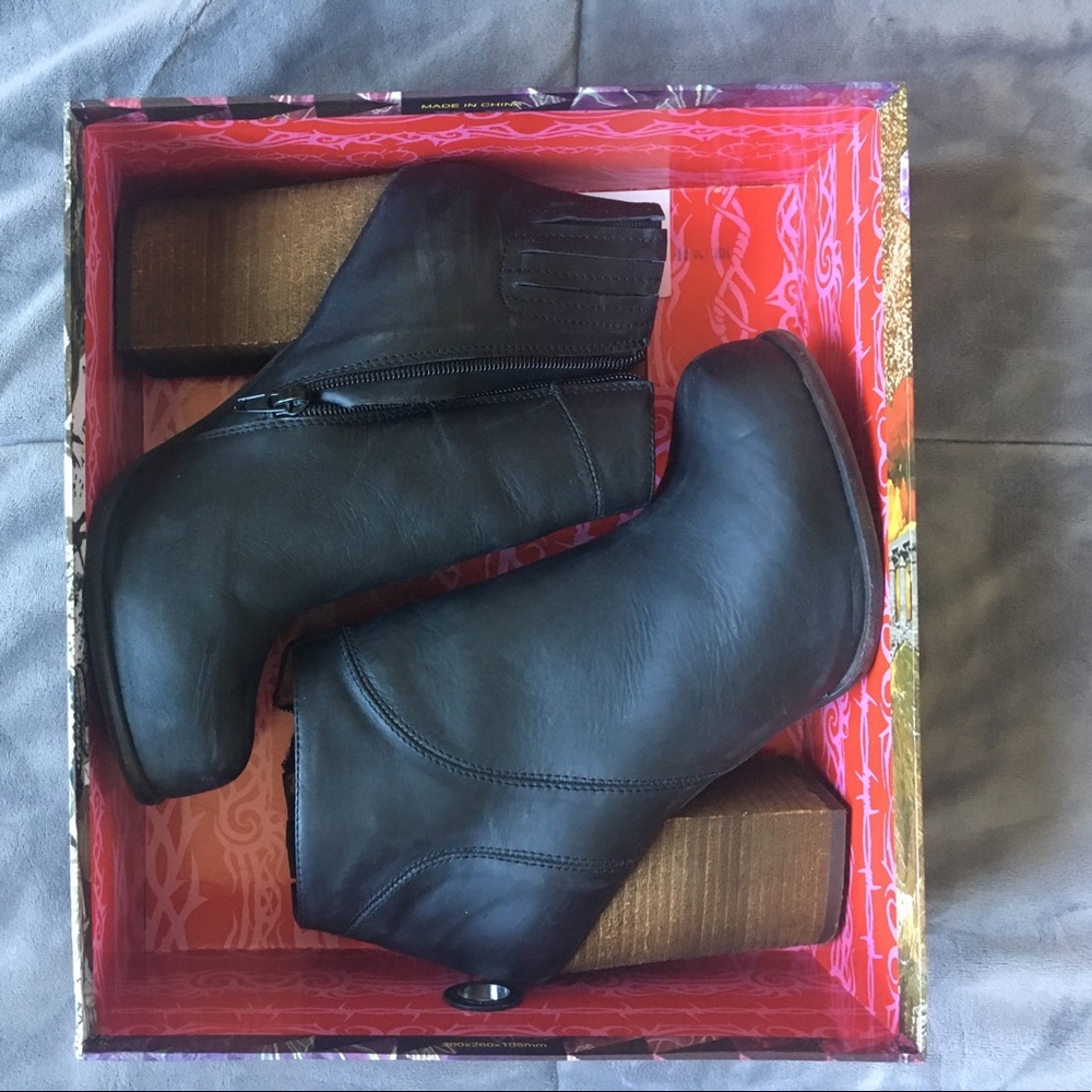 Jeffrey Campbell Hanger bootie 8.5