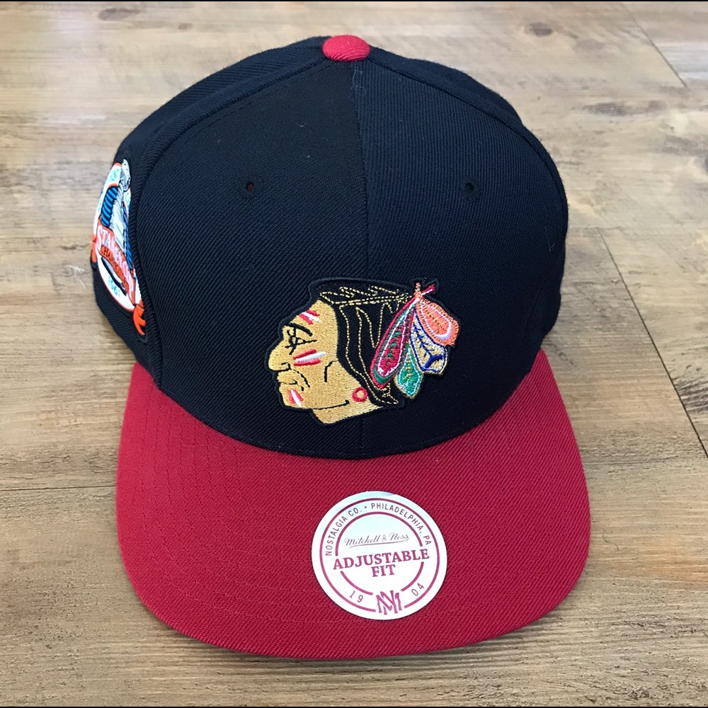 Mitchell & Ness NHL Snapback Hat -- CHI Blackhawks