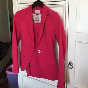 2 piece fushia suit!! Great for pageants!!