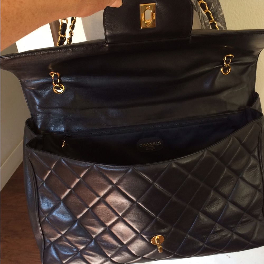 Additional pictures of Chanel