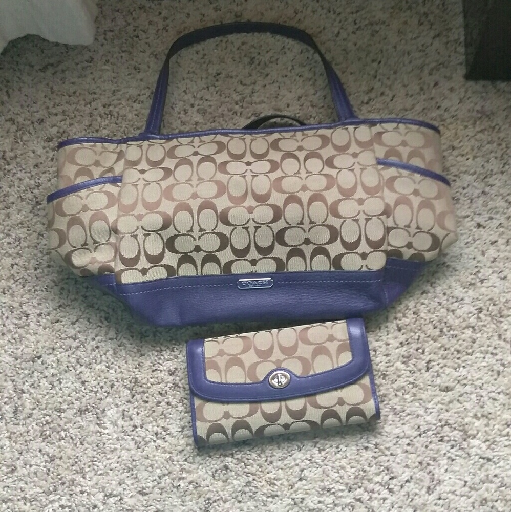 Large coach purse and wallet