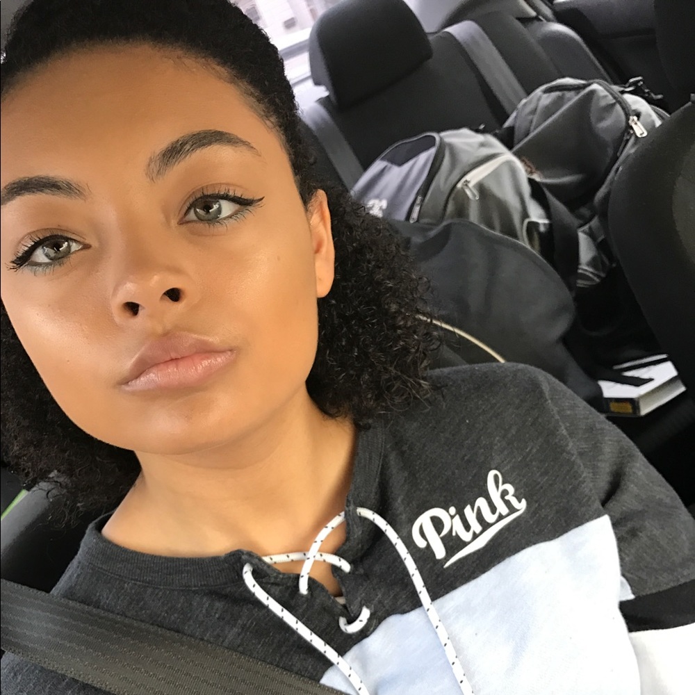 Meet your Posher, Janelle