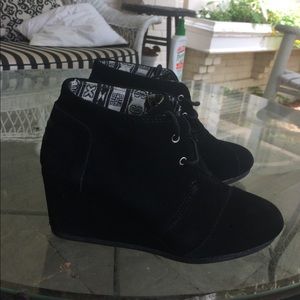TOMS Black Wedges