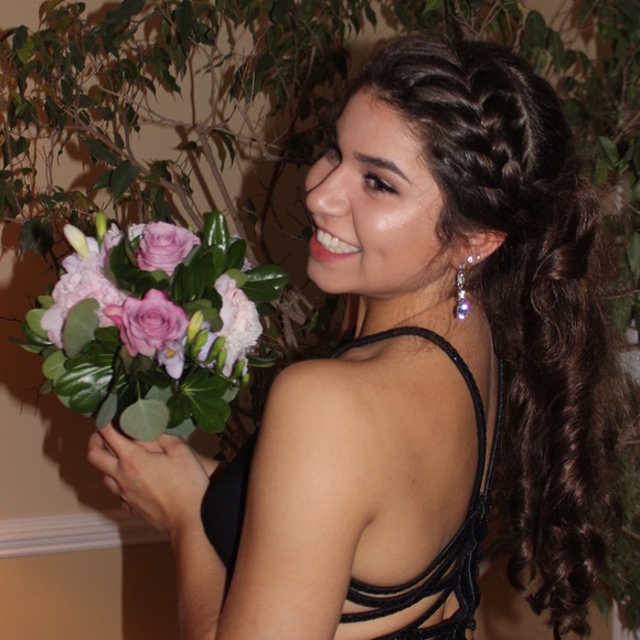 Meet your Posher, Jessica - Picture 1 of 1