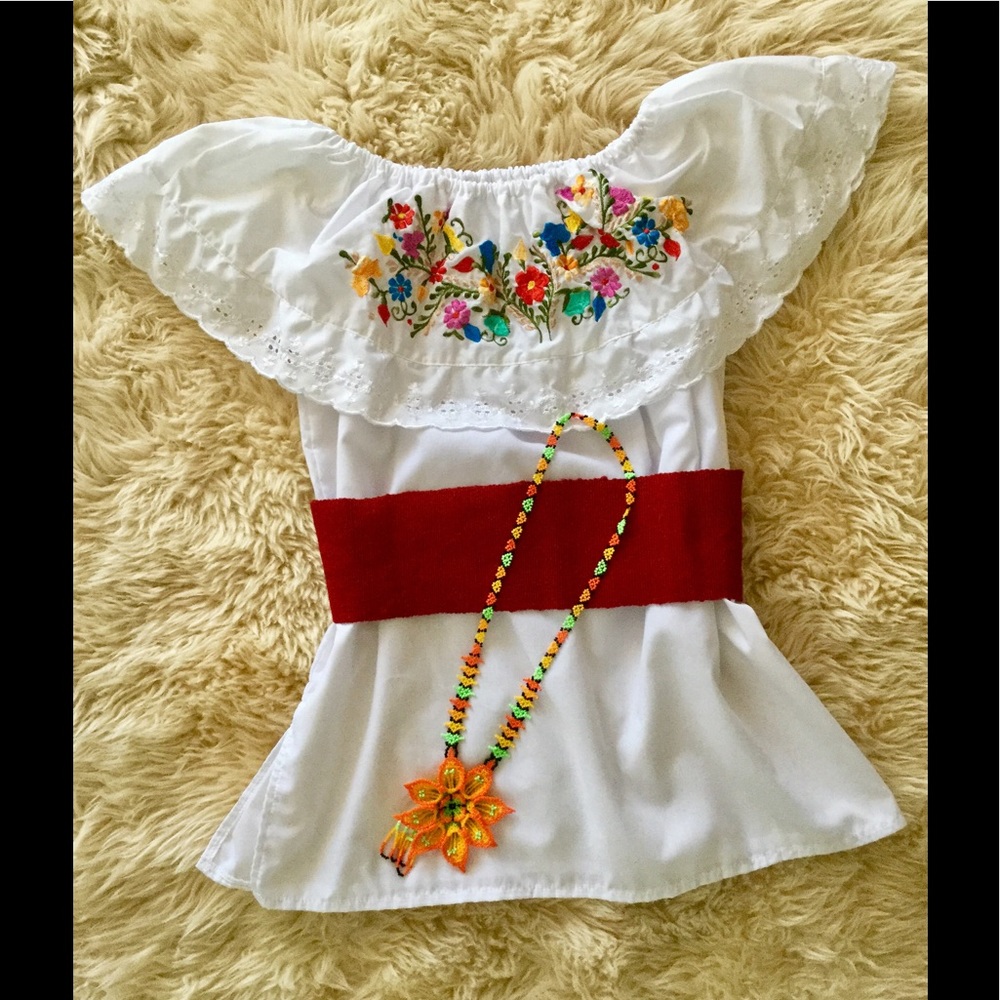 Women Handmade Embroidered Mexican Top!