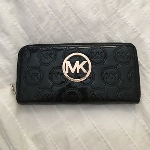 AUTHENTIC MICHAEL KORS WALLET