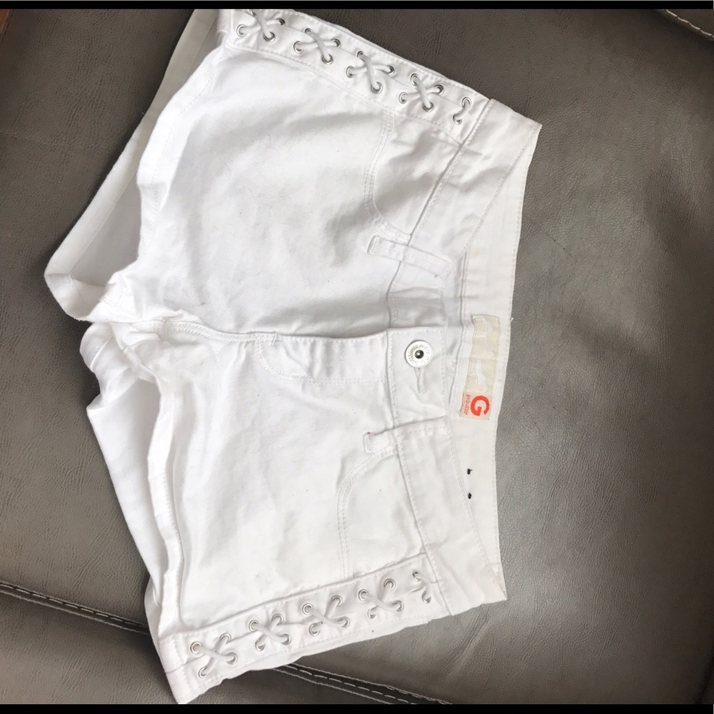 White G by Guess Short Shorts 💕💕