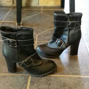Size 9 chunky heel ankle boots