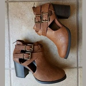 Tilly's Tan ankle boots 6