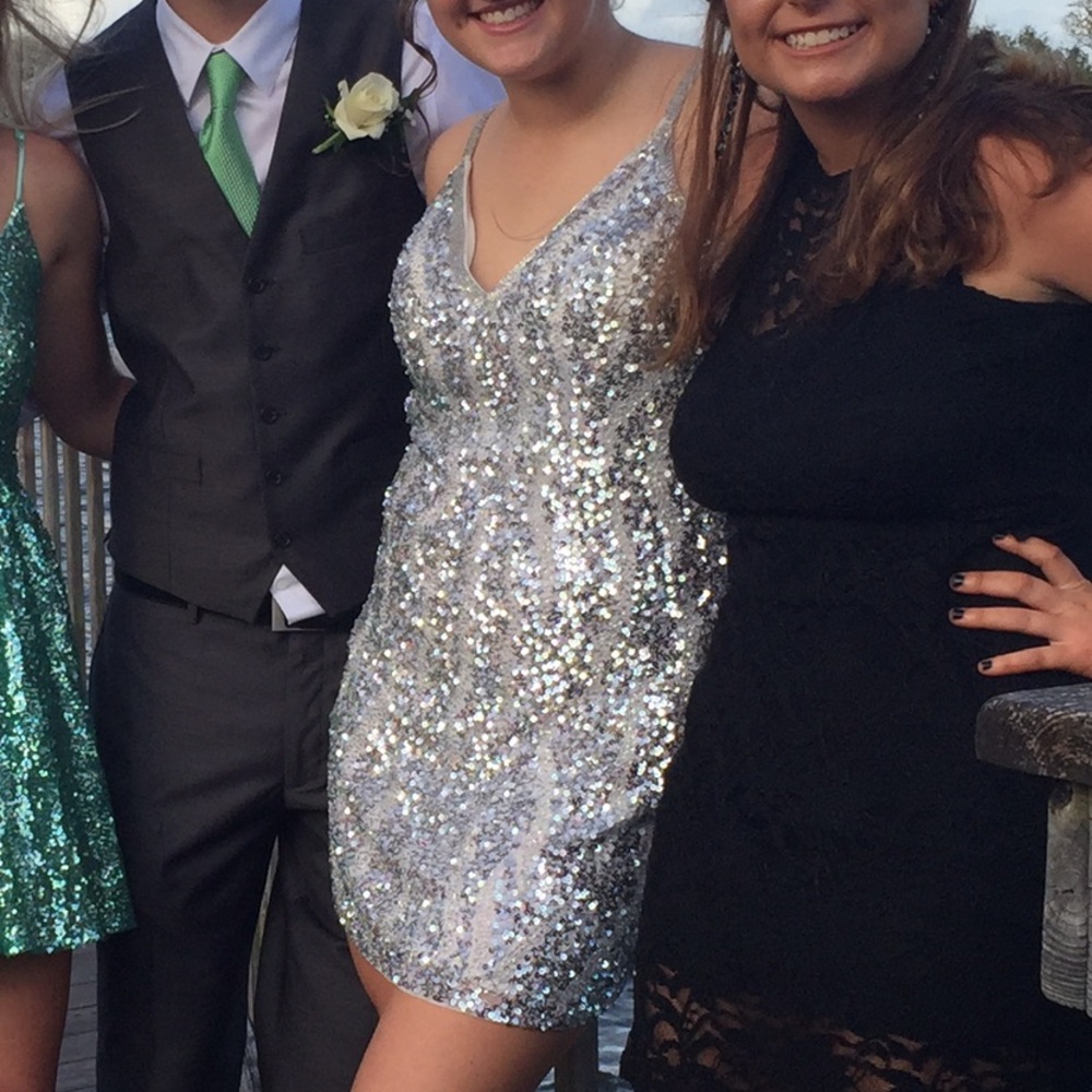 BEAUTIFUL HOMECOMING DRESS SALE