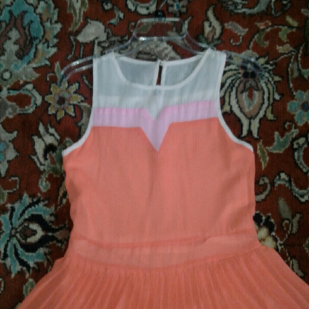 Dress - Picture 5 of 8