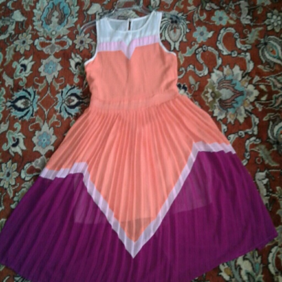 Dress - Picture 2 of 8