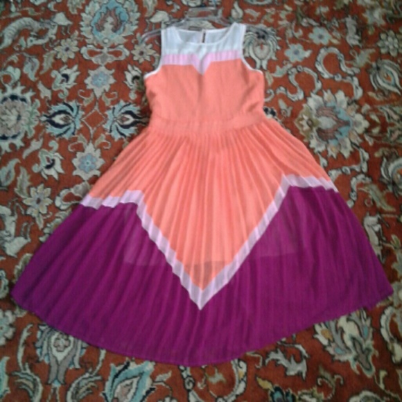 Dress - Picture 4 of 8