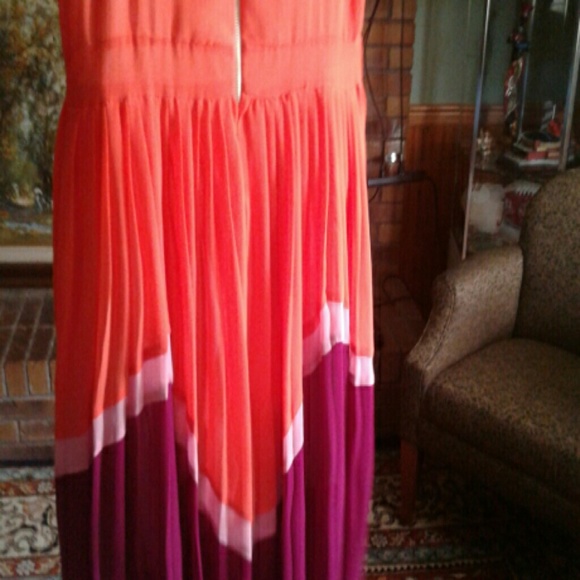 Dress - Picture 7 of 8