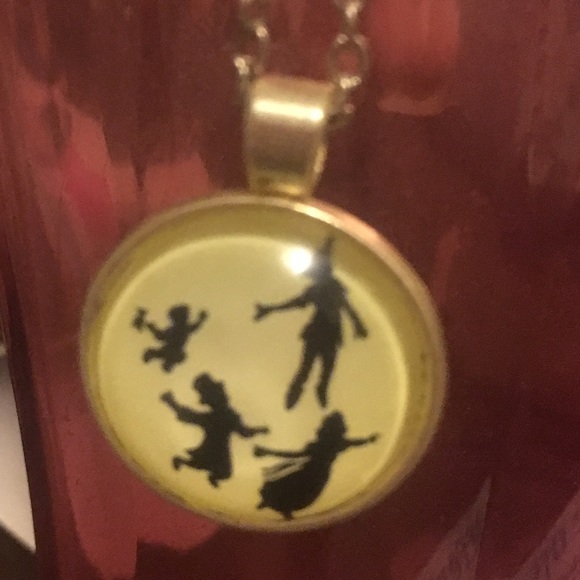 📿💎🆕Never Grow Up Peter Pan necklace👶 - Picture 2 of 2