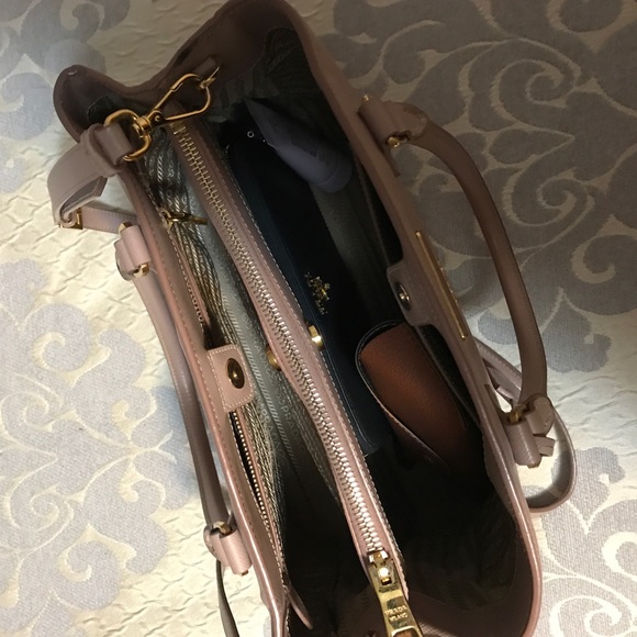 Prada Saffiano - Picture 2 of 3