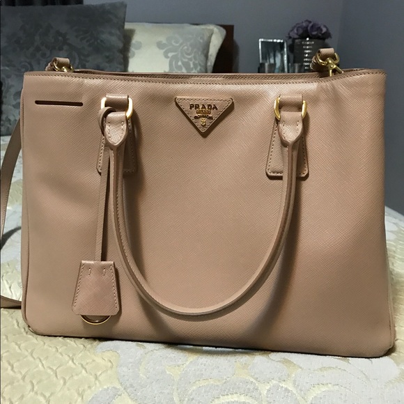 Prada Saffiano - Picture 3 of 3