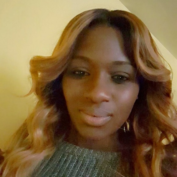 Meet your Posher, Rolanda - Picture 1 of 1