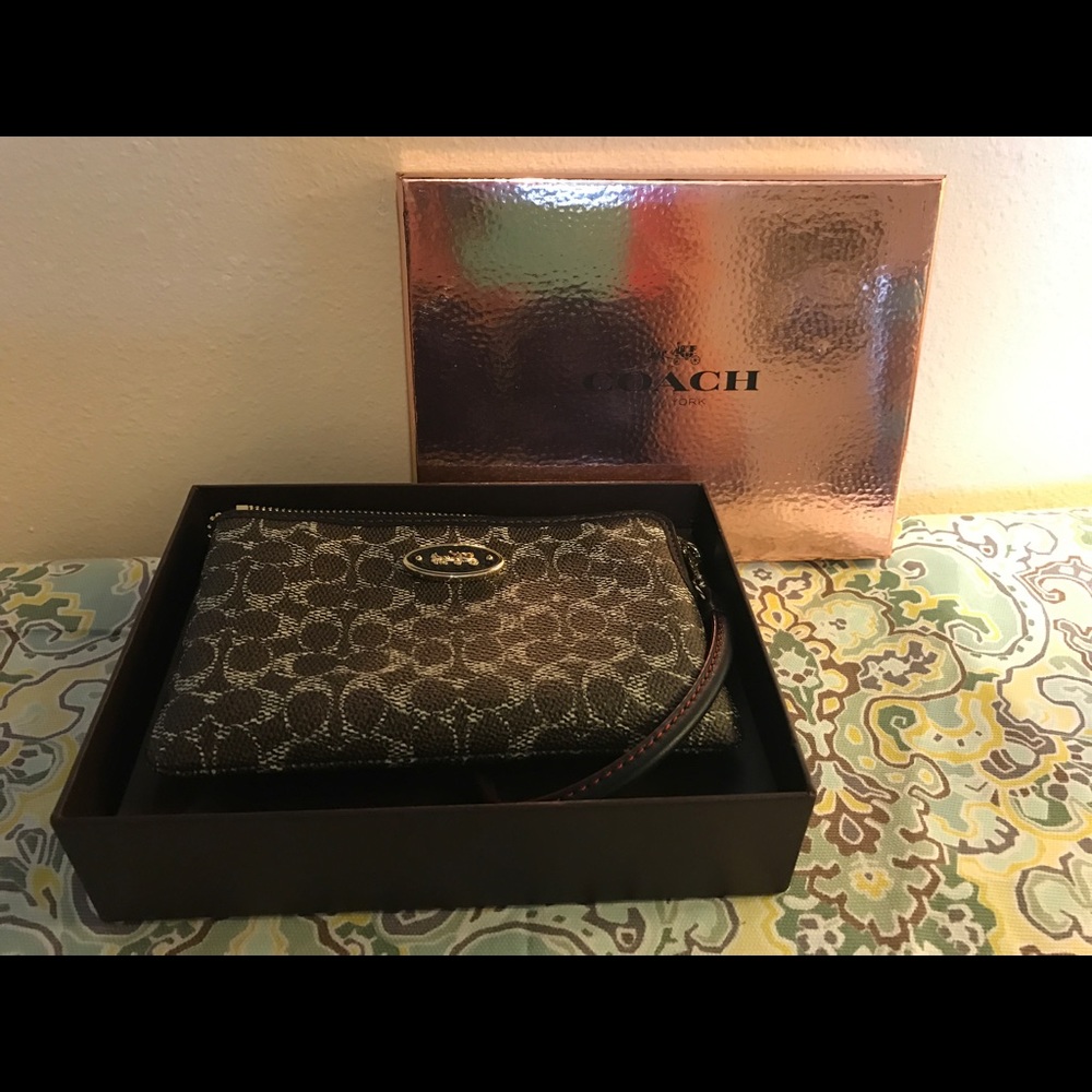 New signature Coach wristlet NWT