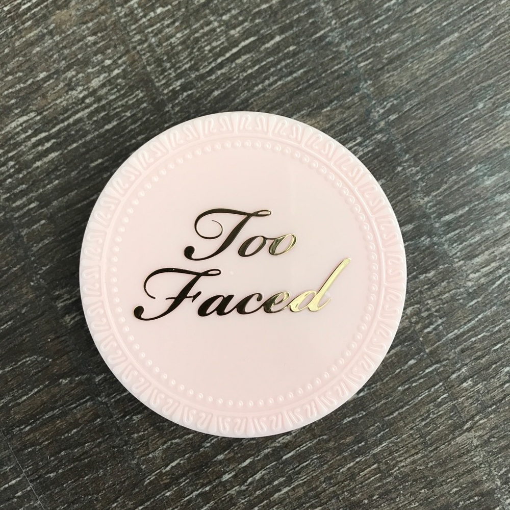 Too Faced Primed Poreless smoothing pressed powder