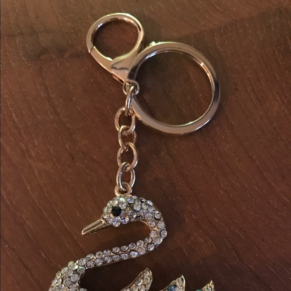 Elegant Swan Key Chain - Picture 2 of 2