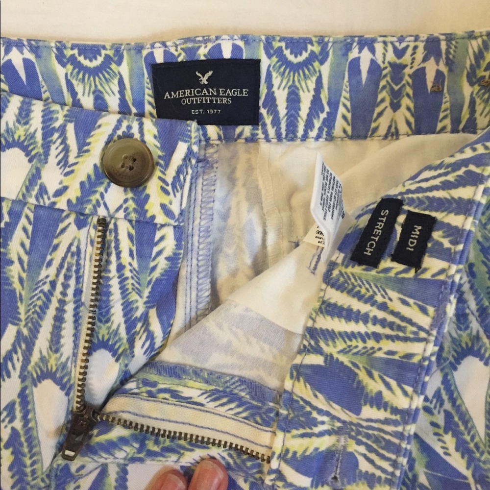 American Eagle Patterned Midi Shorts - image 2