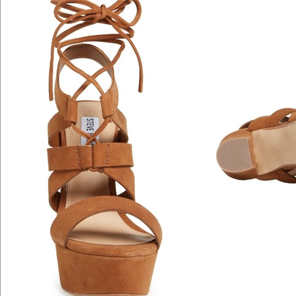 **SOLD** NWOT Steve Madden Lace Up Platforms - Picture 6 of 6
