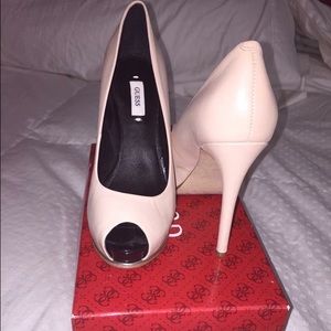 Guess pumps size 6 worn 2x