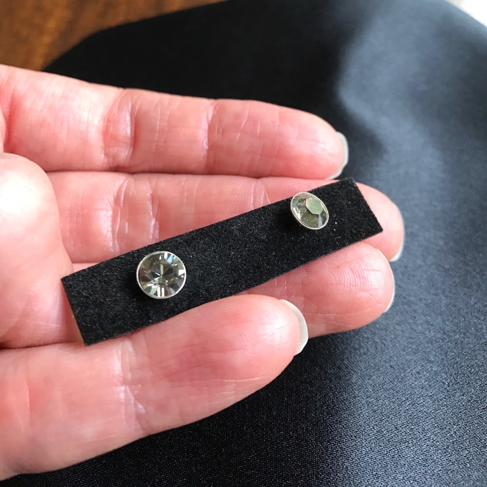 Silver Grey crystal studs-earrings SPARKLE