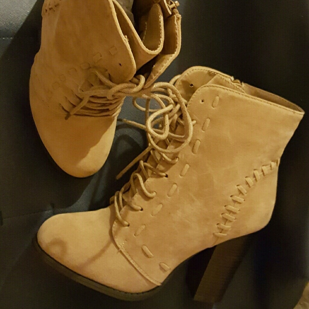 Heeled boots