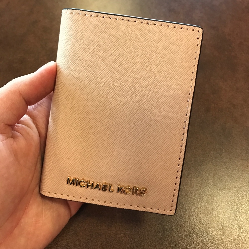 Michael Kors Charger/Wallet