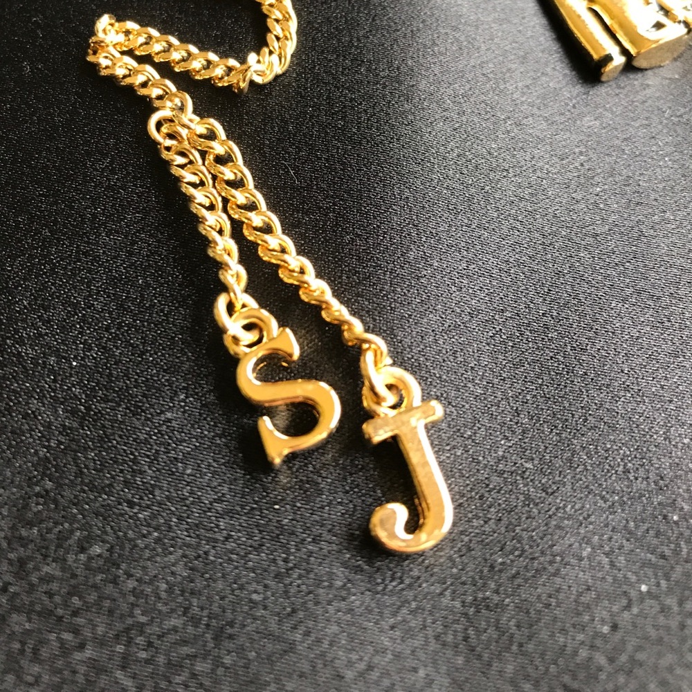 Authentic Saint John Collection Chain/Button - Picture 2 of 4