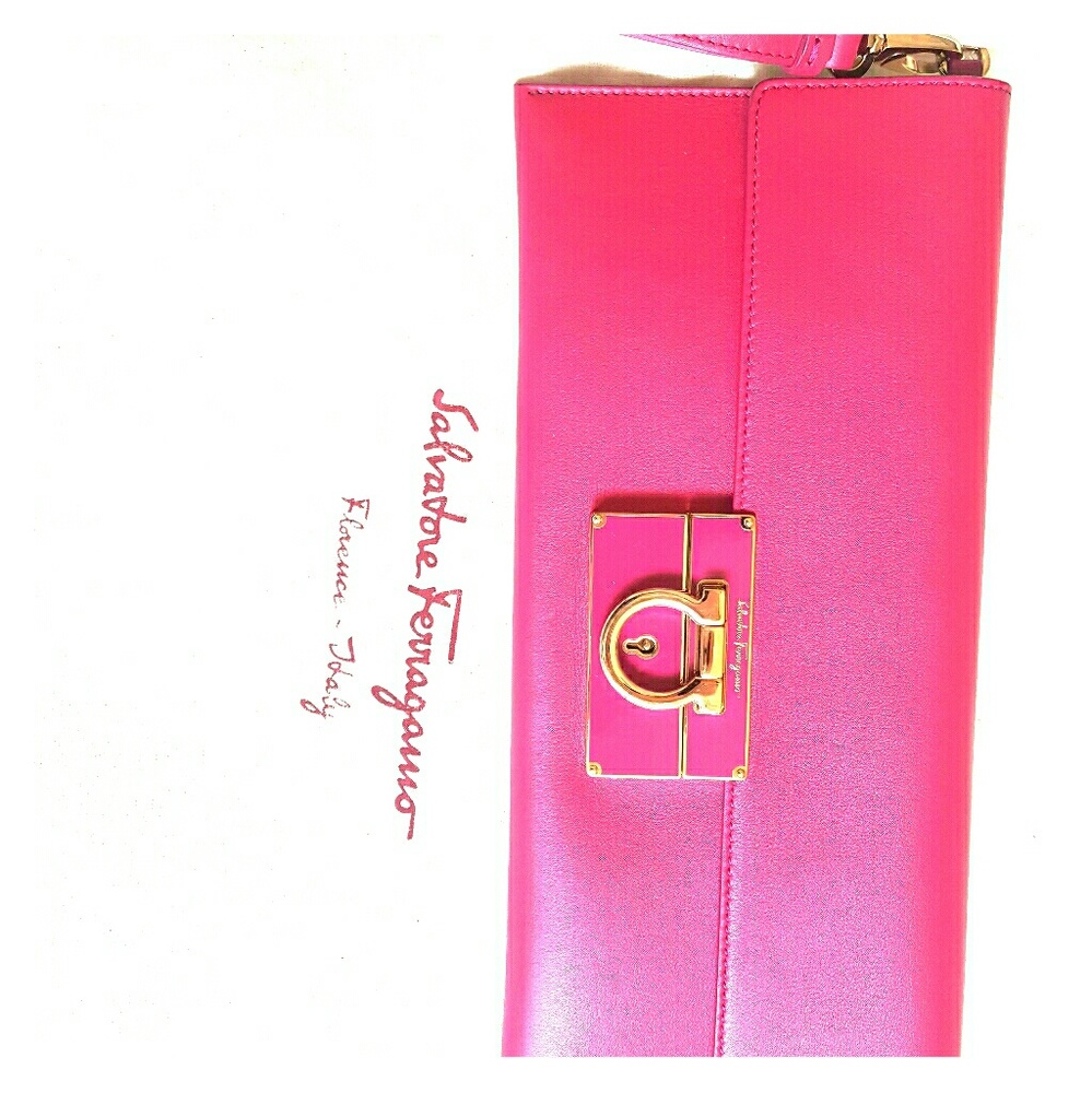 Afef Salvador ferragamo NWT beautiful clutch!