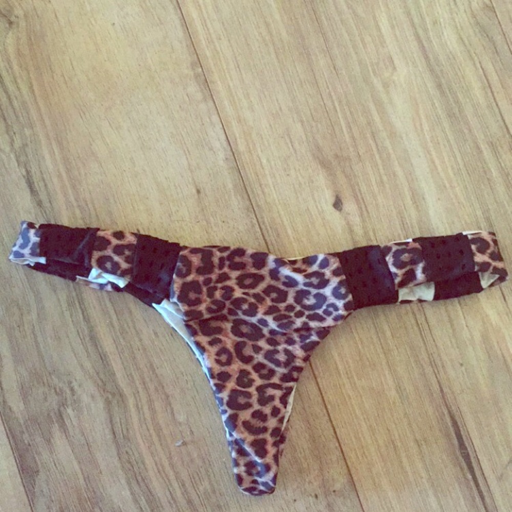 Acacia swim cheetah NWOT
