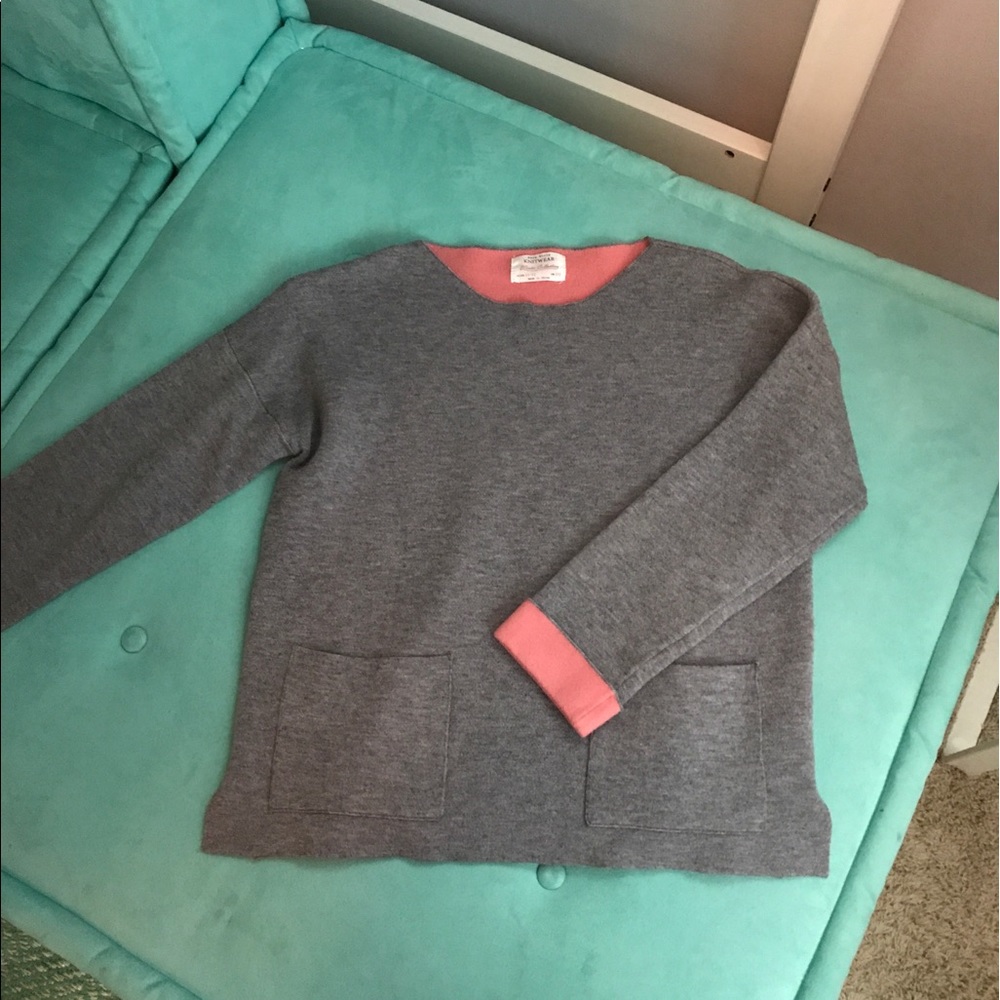 Grey sweater with pockets