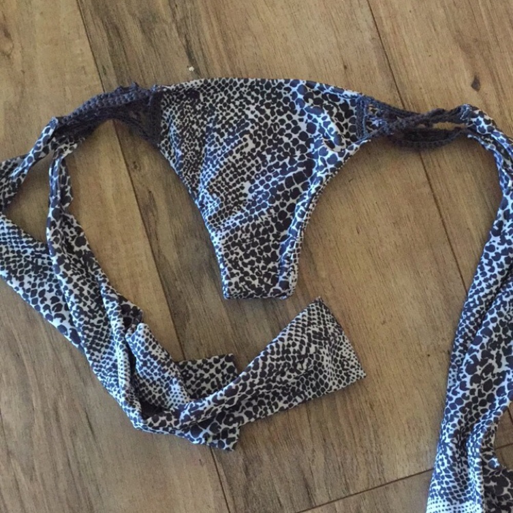 Acacia swim snake print NWOT
