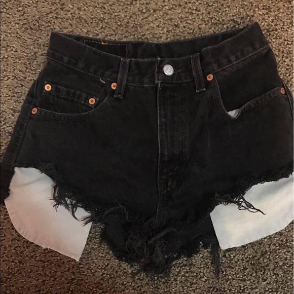 Levi's High Rise Jean Shorts - Picture 1 of 4