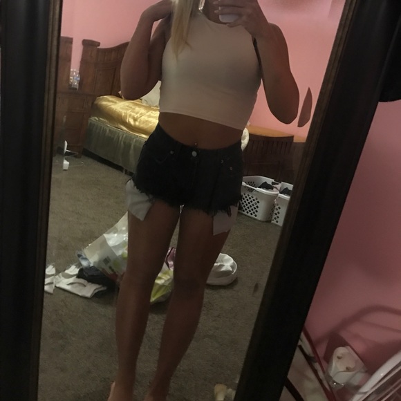 Levi's High Rise Jean Shorts - Picture 3 of 4