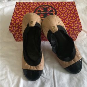 Tory Burch Black and Nude Carrie Ballett Flats