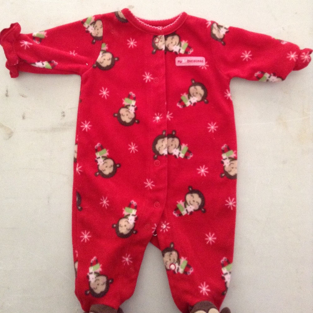 Newborn girl footsies