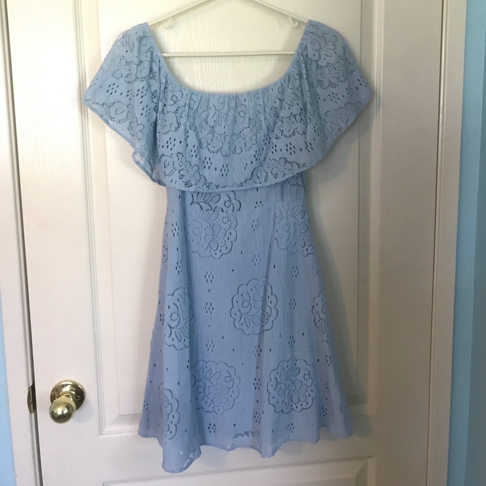 OFF THE SHOULDER LACE DRESS