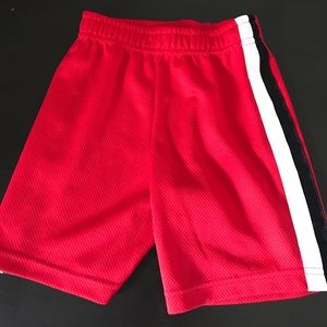 Red shorts 3t