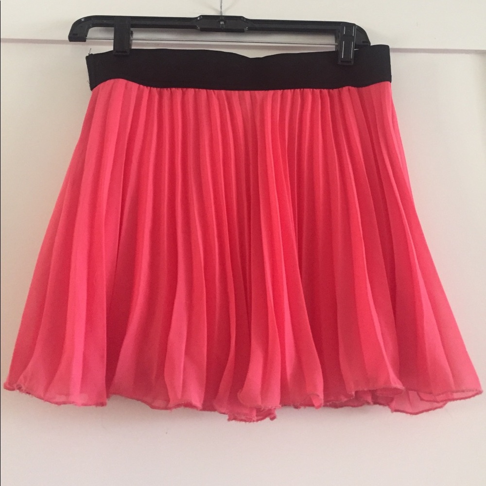 Pretty bright orange flowy skirt, medium 💕