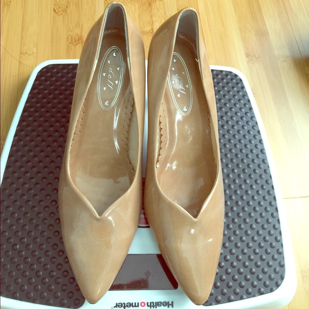 Nude patent heel. Excellent condition. Final sale
