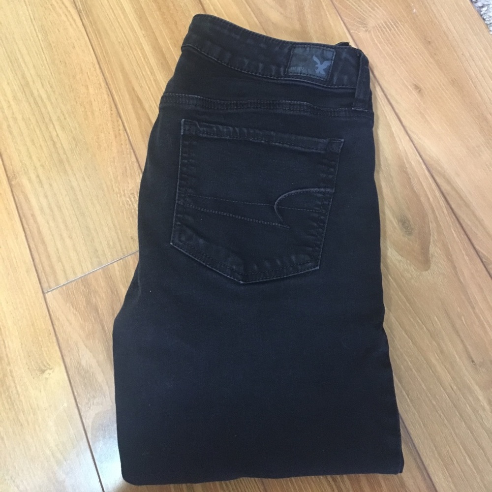 AE black jegging a size 6. Bundle & save!